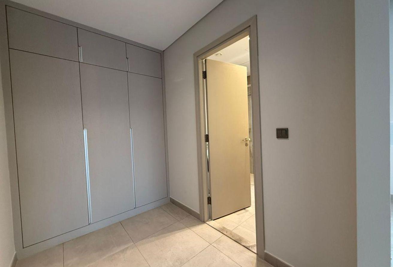 Corner | Spacious Layout | Ready to move photo 16