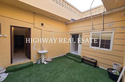 Villa - 3 - 4 for rent in Al Sabkha - Al Riqqa - Sharjah