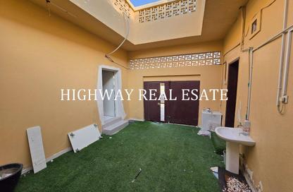 Villa - 3 - 4 for rent in Al Sabkha - Al Riqqa - Sharjah