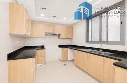 Apartment - 3 Bedrooms - 3 Bathrooms for rent in Manazil Al Muraqqabat 02 - Al Muraqqabat - Deira - Dubai