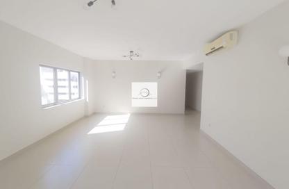 Apartment - 3 Bedrooms - 3 Bathrooms for rent in Dar Al Buteen 1 - Al Muraqqabat - Deira - Dubai