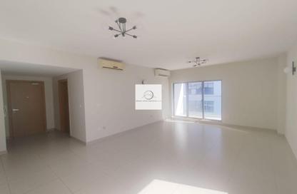 Apartment - 3 Bedrooms - 3 Bathrooms for rent in Dar Al Buteen 1 - Al Muraqqabat - Deira - Dubai