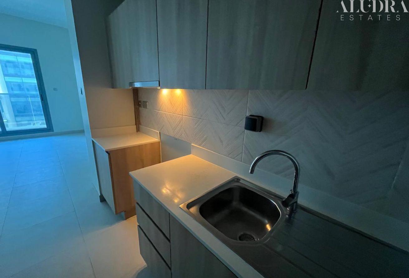 Prime Location | Pool View | Cozy photo 6