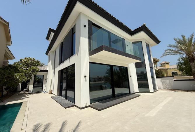 READY TO MOVE | UPGRADED INTERIOR l BEACH ACCESS