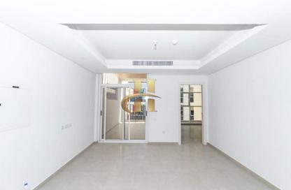 Villa - 4 Bedrooms - 6 Bathrooms for rent in Somerset Mews - District 10 - Jumeirah Village Circle - Dubai Villa - 4 Bedrooms - 6 Bathrooms for rent in Somerset Mews - District 10 - Jumeirah Village Circle - Dubai