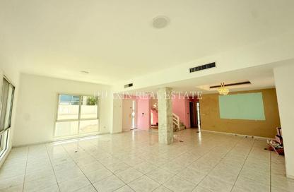 Villa - 4 - 4 for rent in Umm Suqeim 1 - Umm Suqeim - Dubai