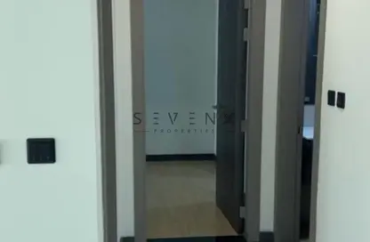 شقة - 2 غرف نوم - 3 حمامات للايجار في برج روكان B - برج روكان - روكان - دبي لاند - دبي