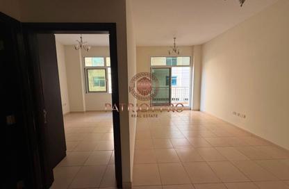 Apartment - 1 Bedroom - 1 Bathroom for rent in Tala 2 - Queue Point - Liwan - Dubai