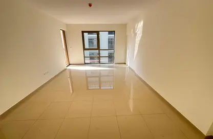 شقة - غرفة نوم - 2 حمامات للايجار في أبتاون الزاهية - الزاهية - تجارية مويلح - الشارقة