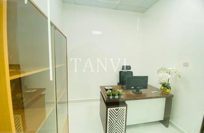 Office Space - Studio - 1 Bathroom for rent in Red Avenue - Al Garhoud - Dubai