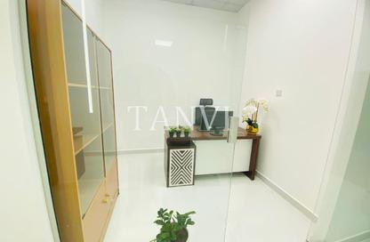 Office Space - Studio - 1 Bathroom for rent in Red Avenue - Al Garhoud - Dubai