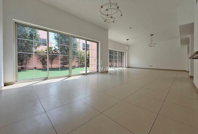 100411006 - Property Image 2