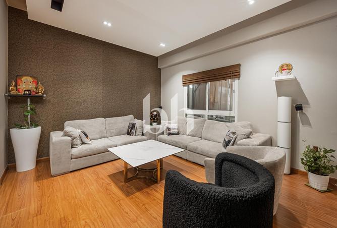 Vacant | Fully Renovated | Maids Room | Vastu photo 3