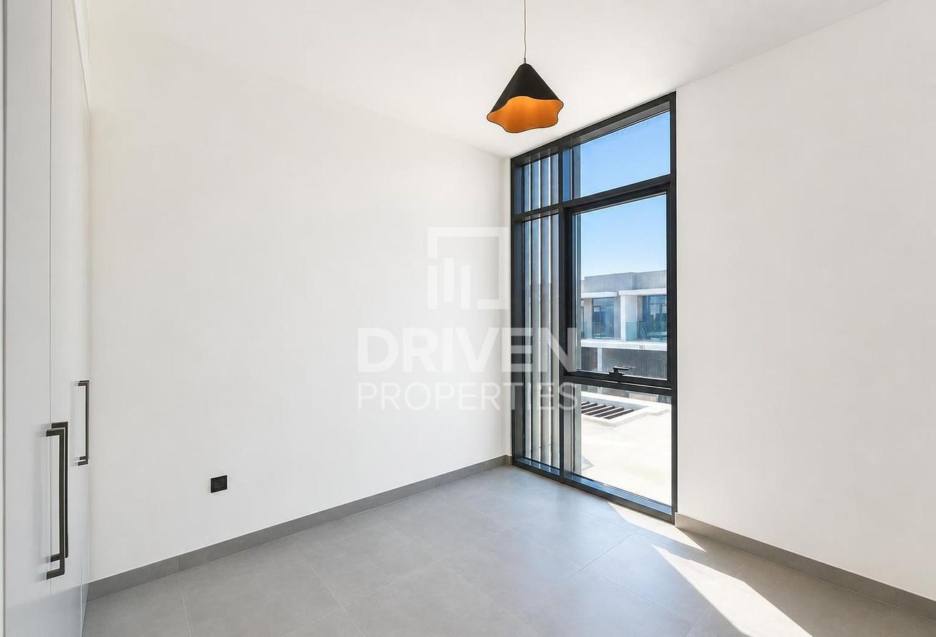 Close to Pool | Prime Location | Newly Vacant photo 7