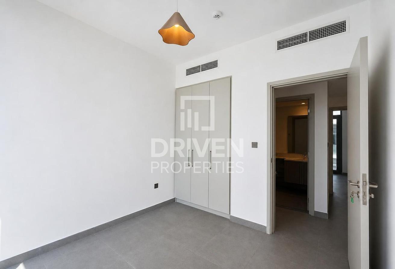 Close to Pool | Prime Location | Newly Vacant photo 8