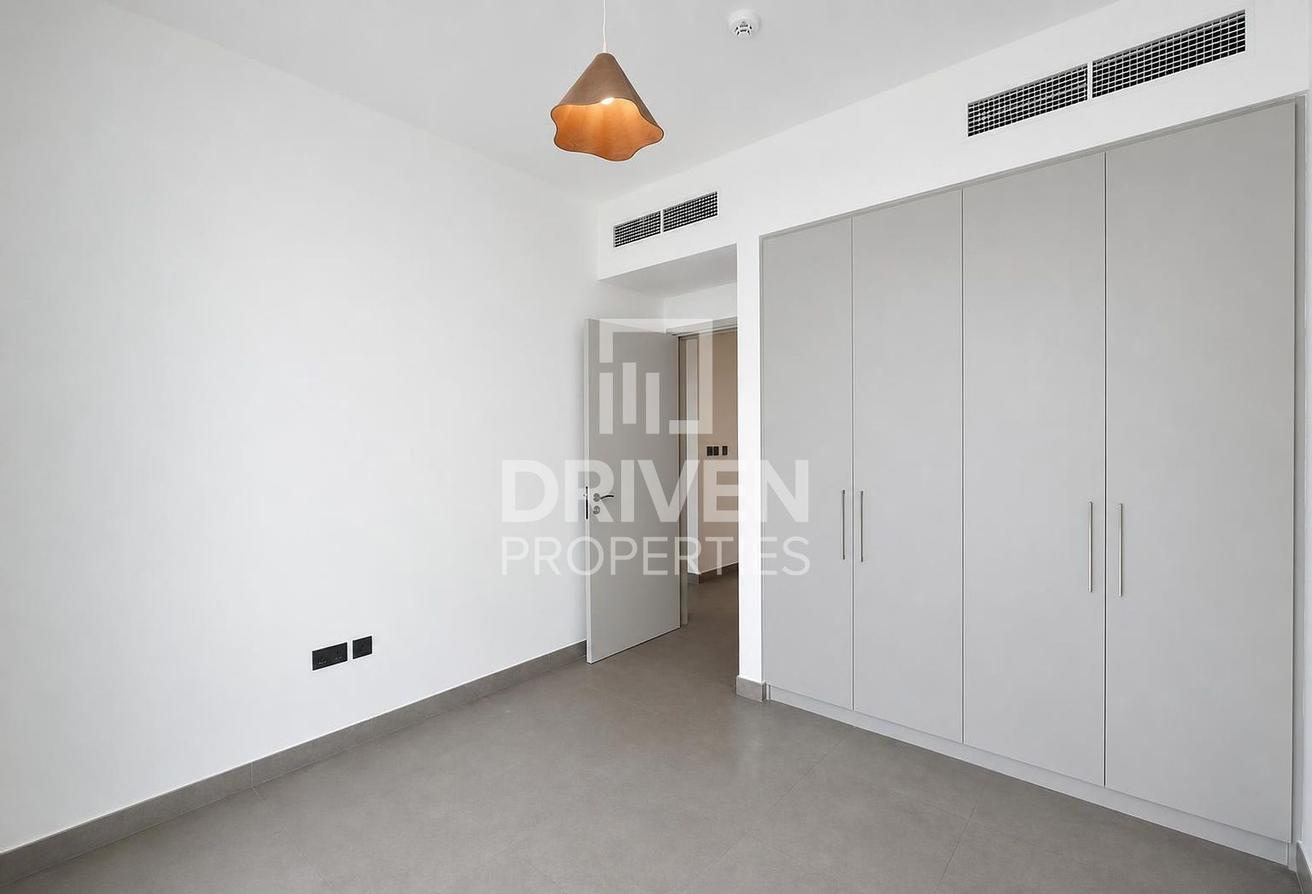 Close to Pool | Prime Location | Newly Vacant photo 6
