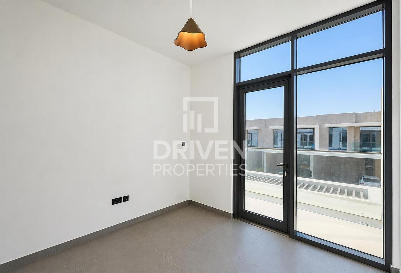 Close to Pool | Prime Location | Newly Vacant photo 11