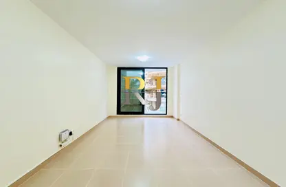 Apartment - Studio - 1 Bathroom for rent in Mankhool - Bur Dubai - Dubai