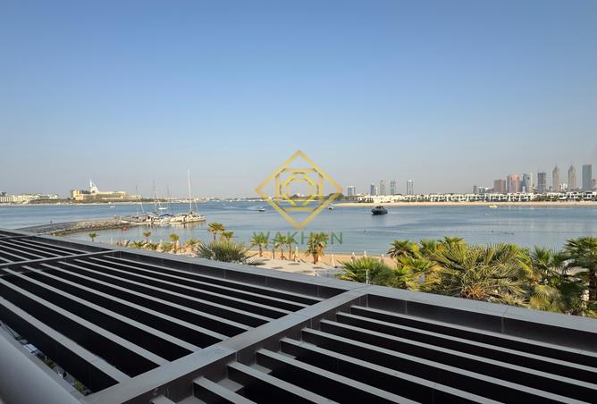 Sea View | Beachfront | Vacant on Transfer