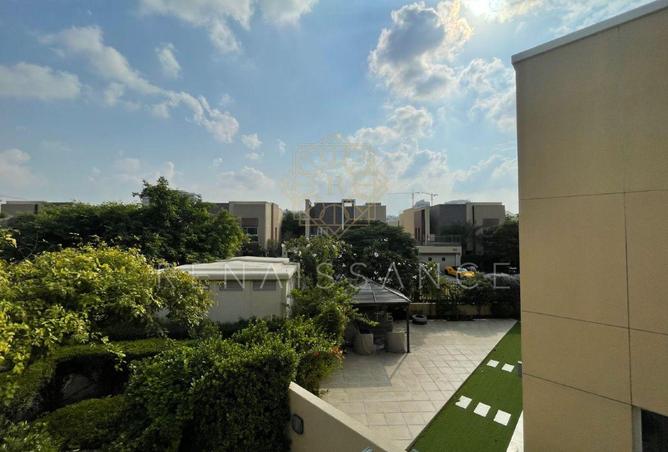 فيلا عصرية مكونة من 4 غرف نوم | تصميم رائع | مجتمع عائلي