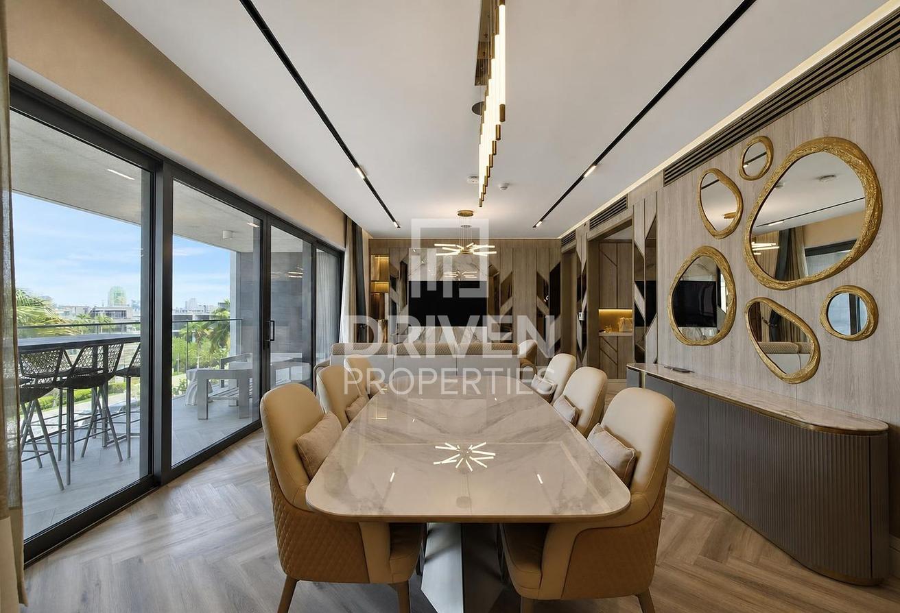 Fully Upgraded | Vacant | Premium Location photo 5