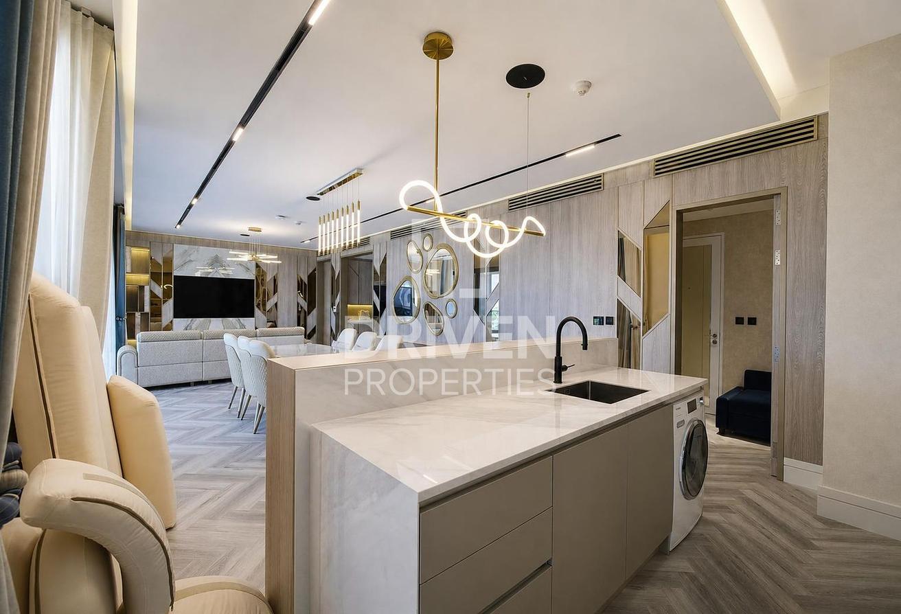 Fully Upgraded | Vacant | Premium Location photo 6