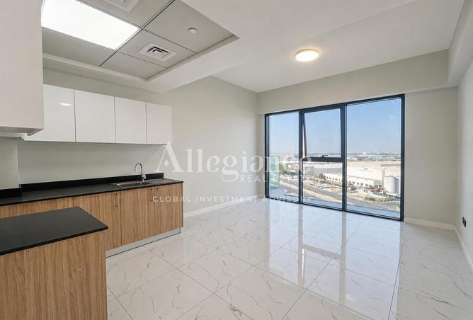 Unfurnished | at Metro Station | Pool View photo 3