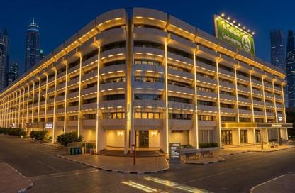 Apartment - 3 Bedrooms - 5 Bathrooms for rent in Al Karama - Dubai