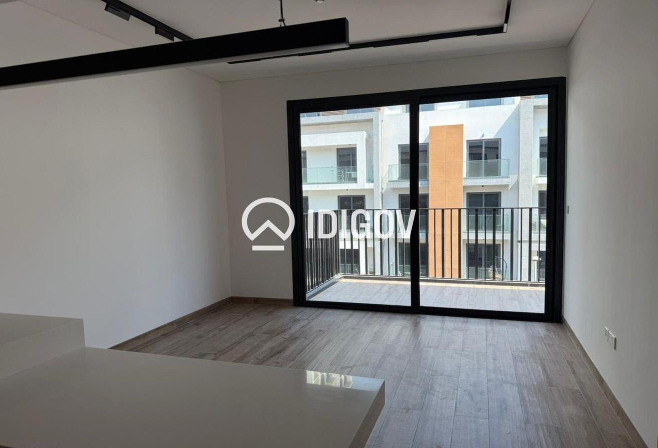 Mid Floor | Vacant | Ellington Quality photo 2