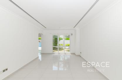 Villa - 5 Bedrooms - 5 Bathrooms for rent in Meadows 4 - Meadows - Dubai