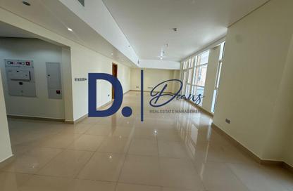 Duplex - 3 Bedrooms - 4 Bathrooms for rent in United Square - Al Khalidiya - Abu Dhabi