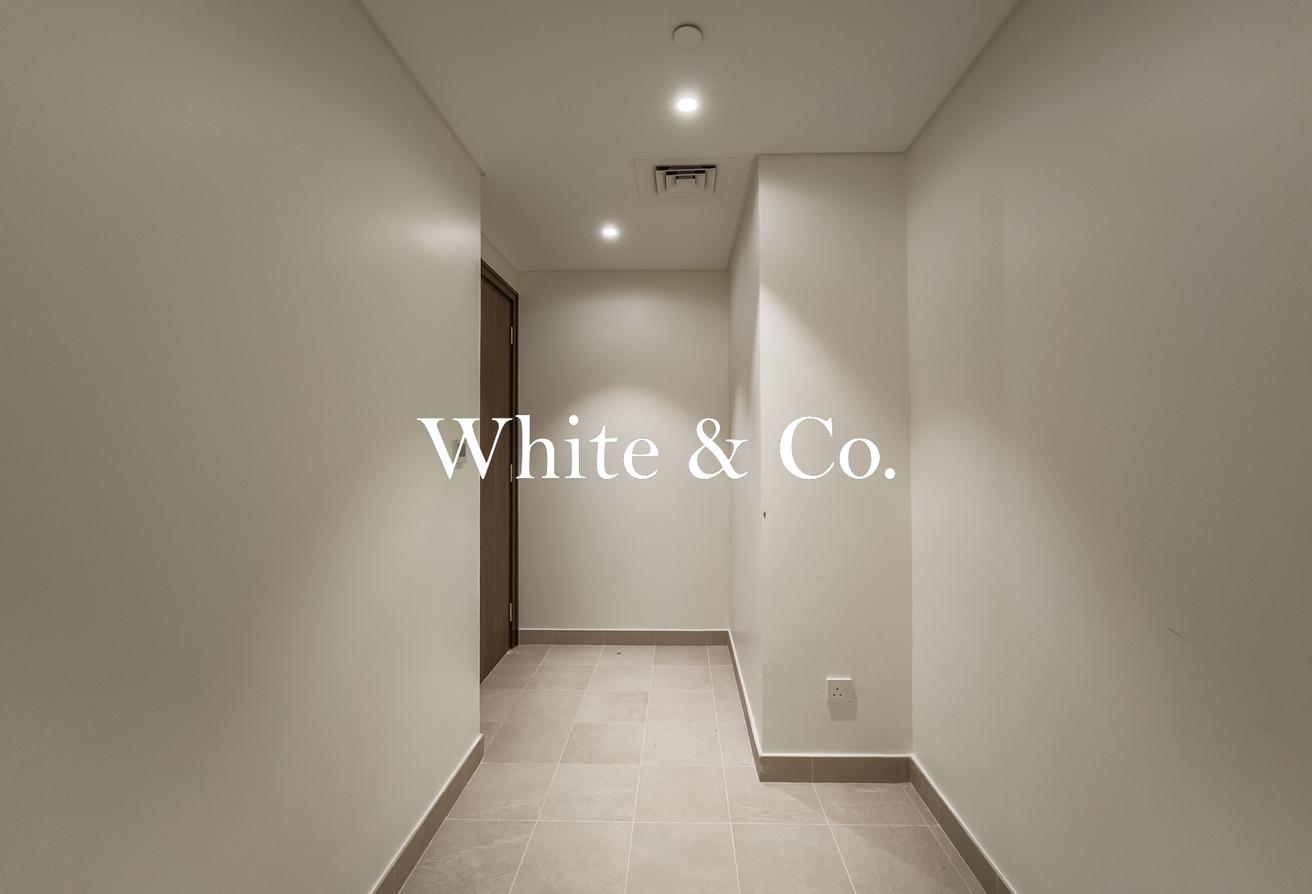 Luxury | Maids Room | Large Living Layout photo 7