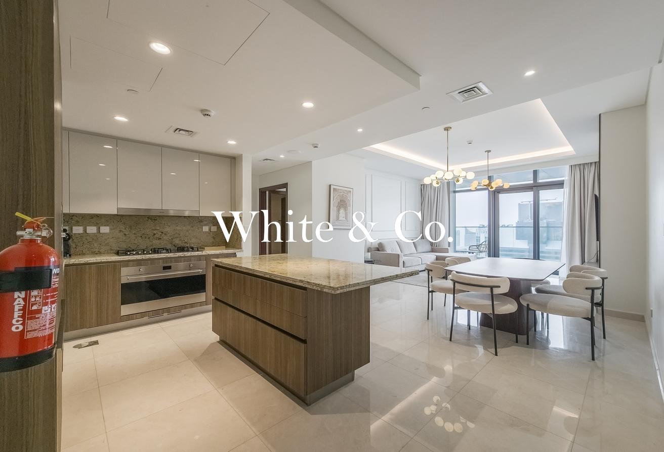 Luxury | Maids Room | Large Living Layout photo 4