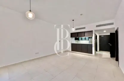 شقة - غرفة نوم - 2 حمامات للايجار في B برج ترافو - ترافو - ذا فيوز - دبي