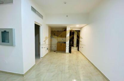 Apartment - Studio - 1 Bathroom for rent in Al Souk Al Kabeer - Bur Dubai - Dubai