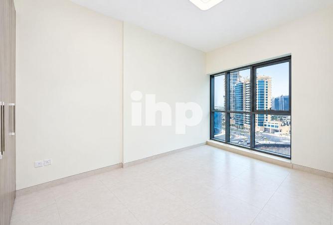 Unfurnished | Prime Location | Huge Balcony photo 2