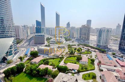 Apartment - 3 Bedrooms - 4 Bathrooms for rent in Wave tower - Corniche Road - Abu Dhabi