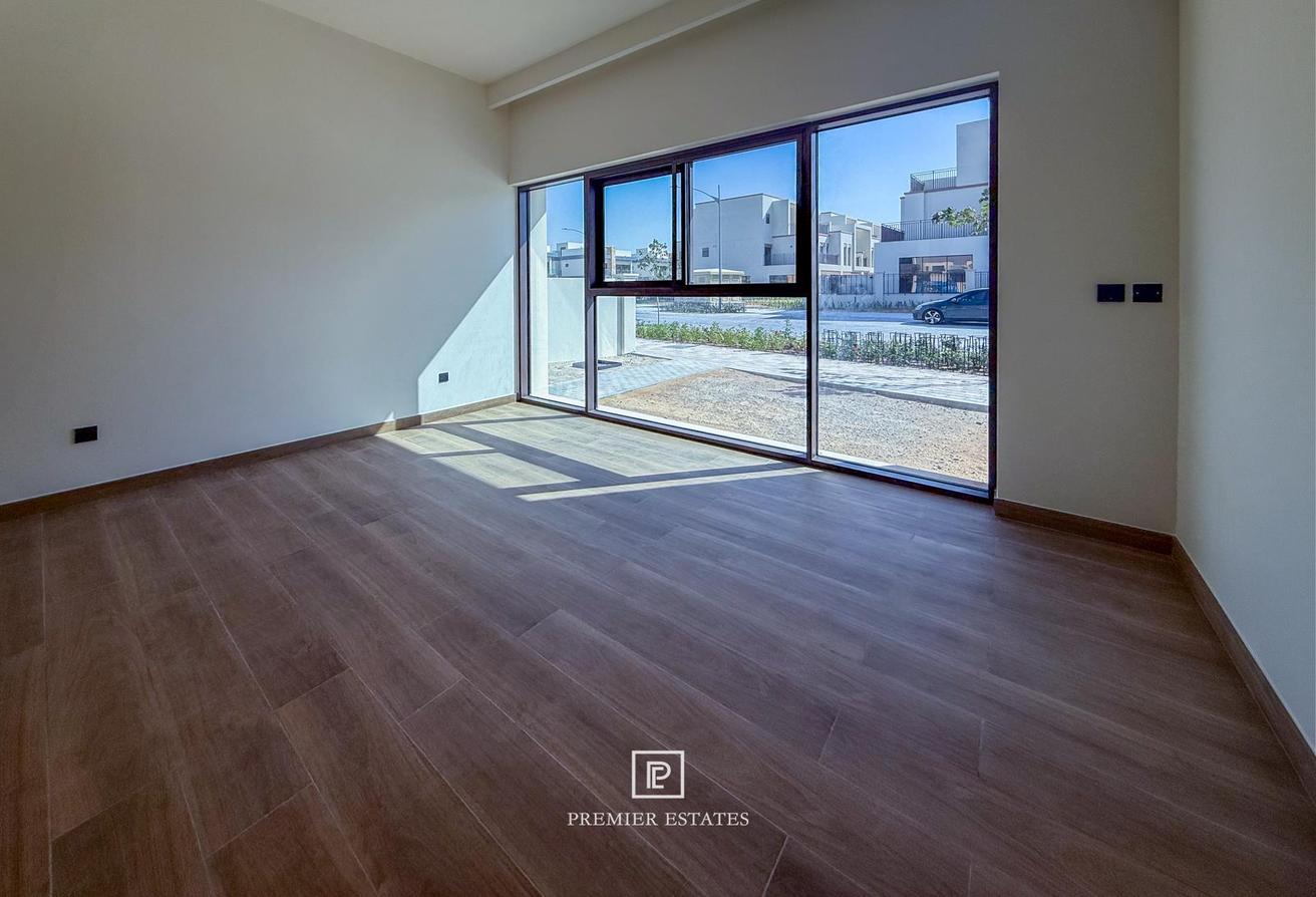 Brand New Villa | Large Plot | Lagoon Views photo 9