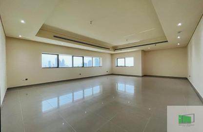 Apartment - 3 Bedrooms - 4 Bathrooms for rent in Silver Wave Tower - Al Mina - Abu Dhabi Apartment - 3 Bedrooms - 4 Bathrooms for rent in Silver Wave Tower - Al Mina - Abu Dhabi