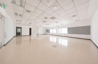 Office Space - Studio - 1 Bathroom for sale in Iris Bay - Business Bay - Dubai