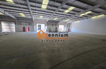 Warehouse - Studio - 2 Bathrooms for rent in Al Jlail - Al Sajaa - Sharjah