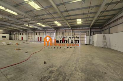 Warehouse - Studio - 2 Bathrooms for rent in Al Jlail - Al Sajaa - Sharjah