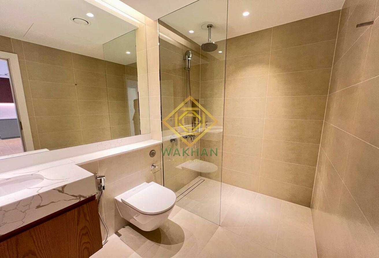 Mid Floor |Brand New Unit |Huge layout | Available photo 11