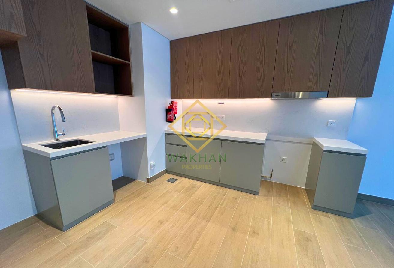 Mid Floor |Brand New Unit |Huge layout | Available photo 9