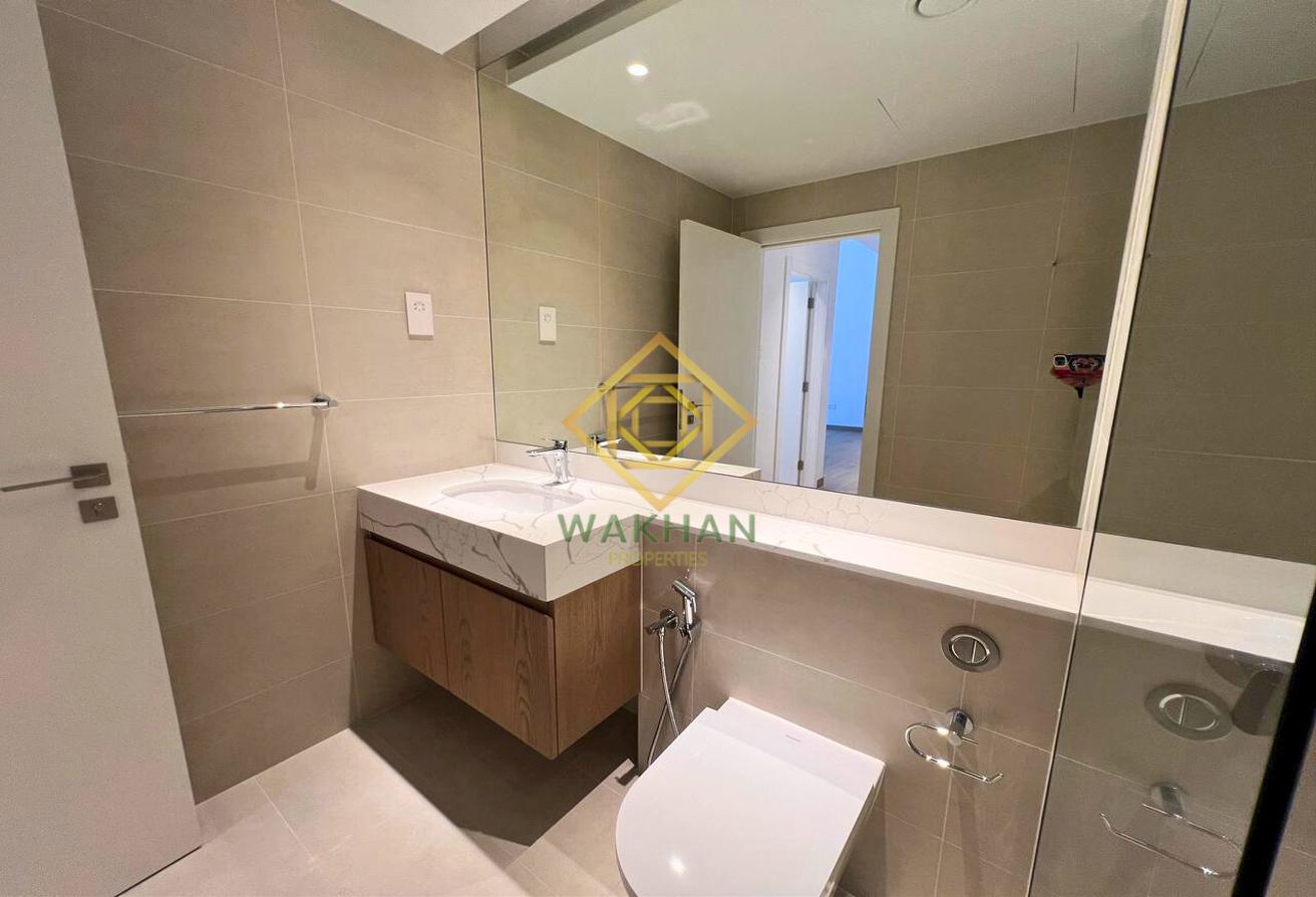 Mid Floor |Brand New Unit |Huge layout | Available photo 12