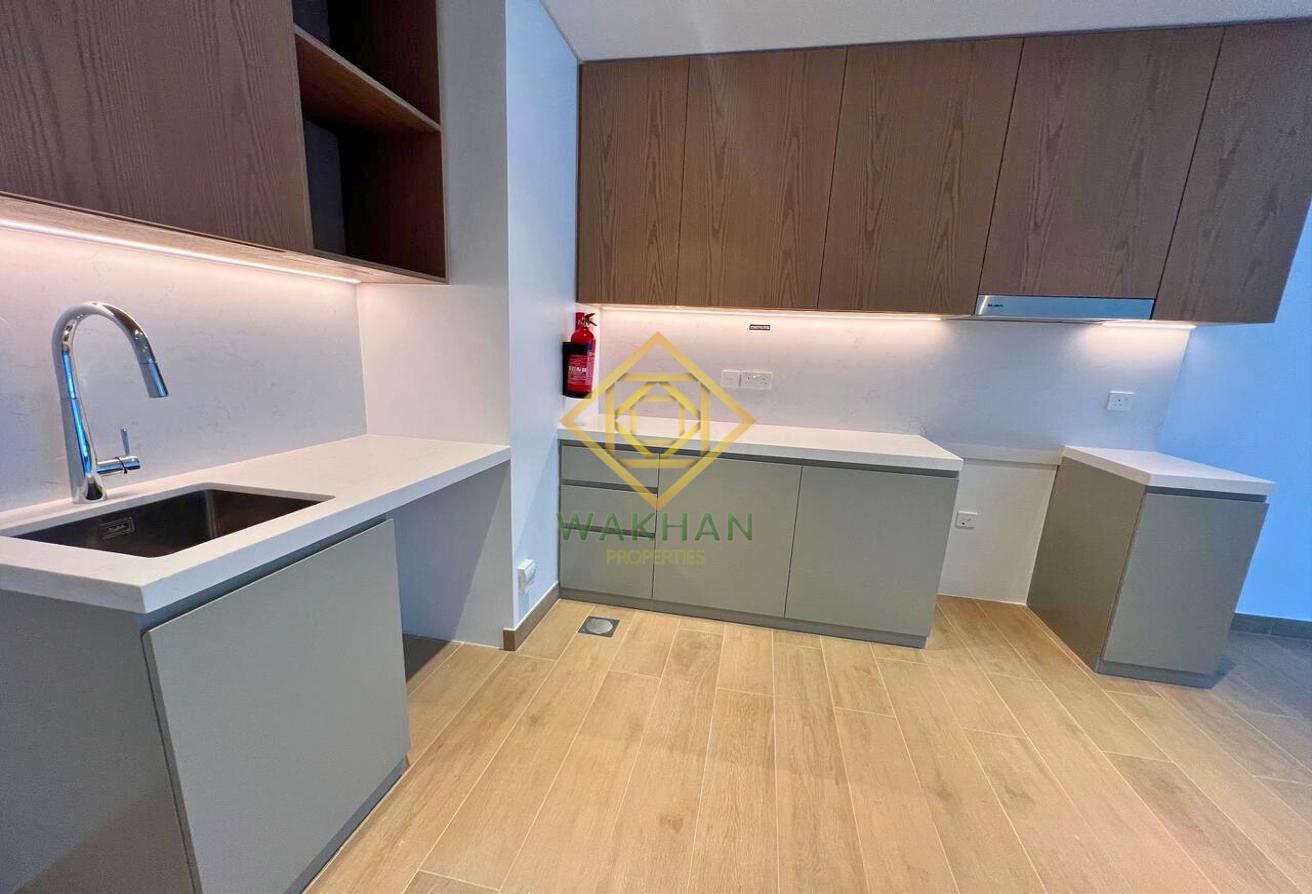 Mid Floor |Brand New Unit |Huge layout | Available photo 10