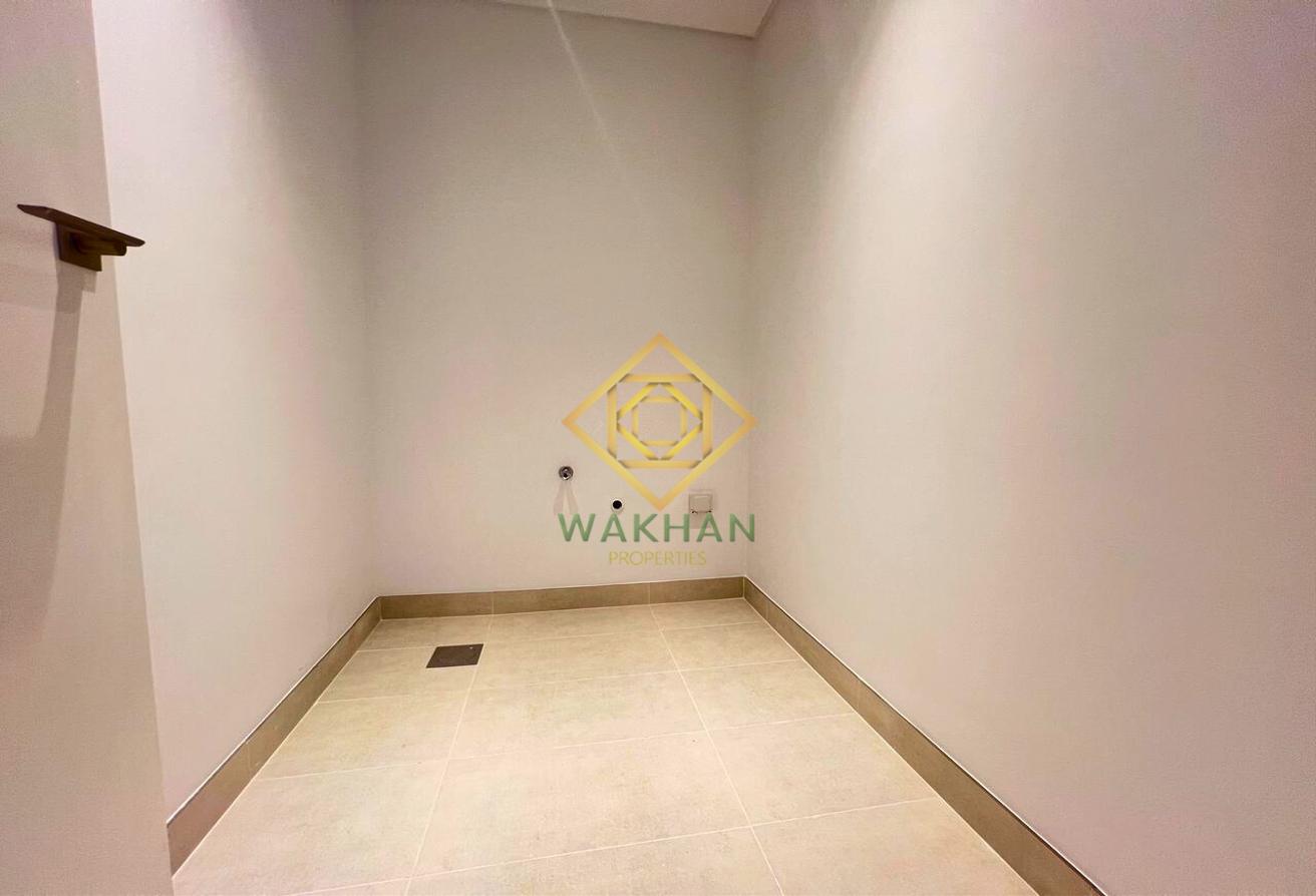 Mid Floor |Brand New Unit |Huge layout | Available photo 13