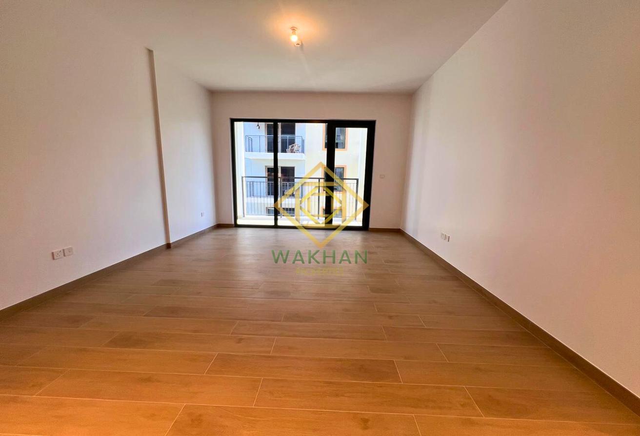 Mid Floor |Brand New Unit |Huge layout | Available photo 8