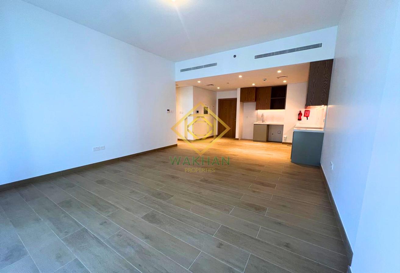 Mid Floor |Brand New Unit |Huge layout | Available photo 7