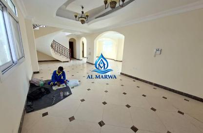 Villa - 4 - 5 for rent in Al Hazana - Al Riqqa - Sharjah Villa - 4 - 5 for rent in Al Hazana - Al Riqqa - Sharjah